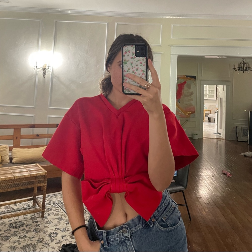 Bow red top